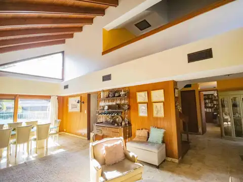 Casa 5 ambientes con 2 baños