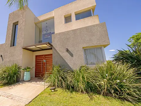 Casa en Venta en Haras Santa Maria, USD 244.999