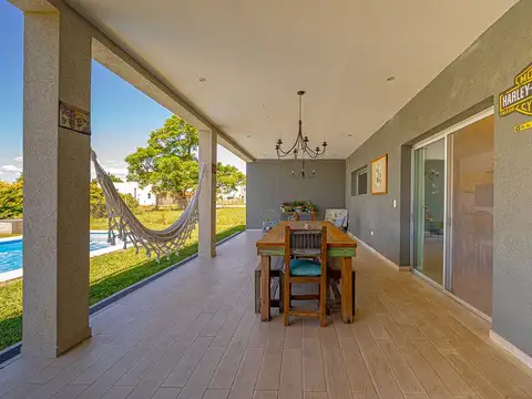 Casa 5 ambientes con 2 baños