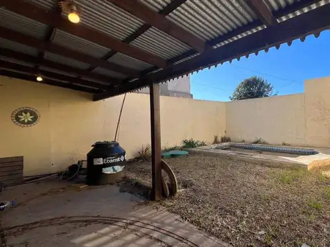Casa 4 ambientes con 2 baños