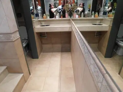 Excelente Inmueble a 5 cuadras Plaza .- Acepta permuta