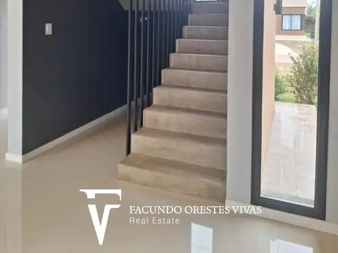 VENTA - CASA - CUATRO AMBIENTES - PISCINA - ZÁRATE - LOS ALTOS DEL CASCO