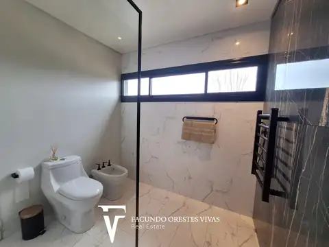 VENTA - CASA - CUATRO AMBIENTES - PISCINA - ZÁRATE - LOS ALTOS DEL CASCO