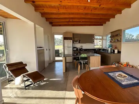 Casa 5 ambientes con 2 baños