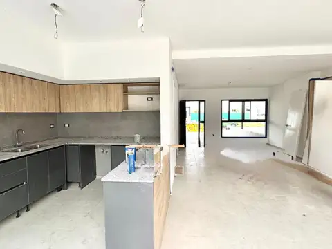 Casa 4 ambientes con 3 baños