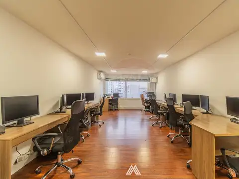 ALQUILER DE OFICINA CON GARAJE EN TRES CRUCES!