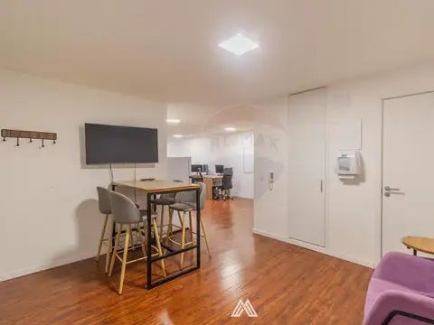 ALQUILER DE OFICINA CON GARAJE EN TRES CRUCES!