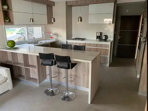 Casa en Venta en El Canton, USD 600.000