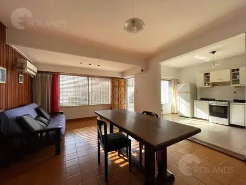 VENTA CASA EN AVELLANEDA 8 AMBIENTES CON TERRAZA PARRILLA ESPACIO PARA 2 AUTOS