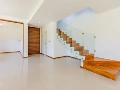 Casa en Venta en Puerto Roldan, USD 330.000