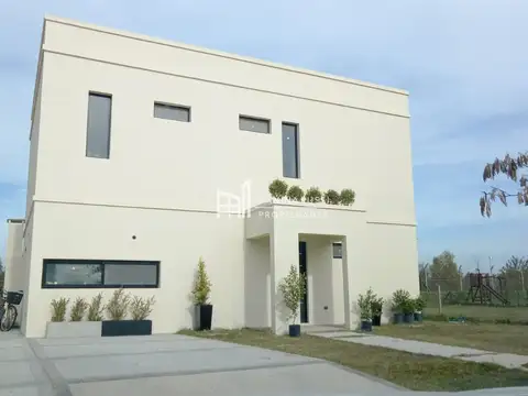 Casa En Venta 4 AMBIENTES EN Puertos Del Lago Acacias Oportunidad