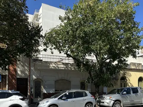 CASA 4 AMB. IDEAL CONSTRUCTOR SOBRE LOTE DE 8,84 X 28,90 SE PUEDE CONSTRUIR 8 PISOS