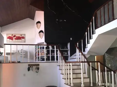 Casa 6 ambientes con 3 baños