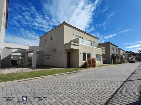 Saravi Village, Pilar