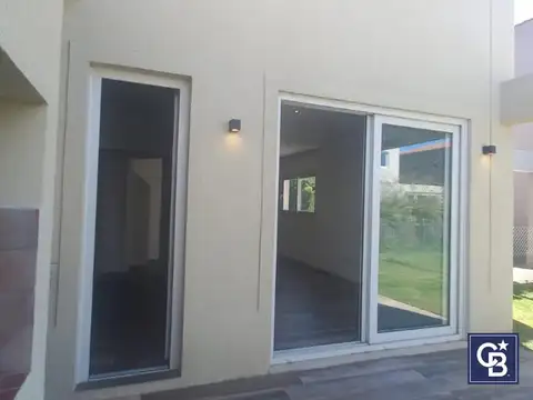 Depto Tipo Casa 4 ambientes con 3 baños