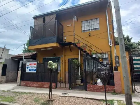 Depto Tipo Casa en Alquiler de 3 ambientes