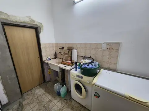 Casa 4 Amb c/ 2 Galpones 607 m² Cub. - Villa Luzuriaga