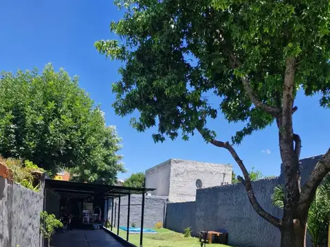 Casa en Venta con 3 cocheras