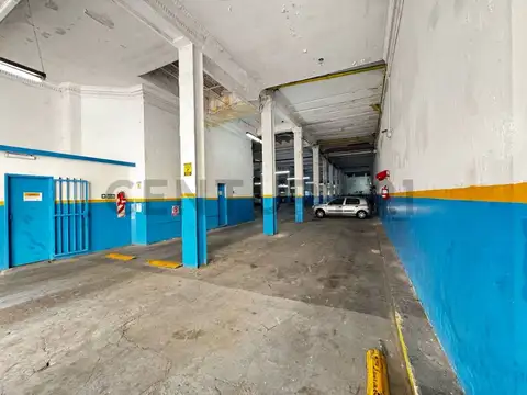Venta de depósito Garage en Monserrat Centro