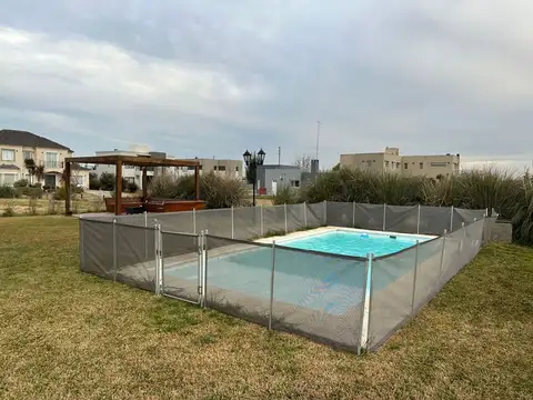 Casa en Alquiler con 4 cocheras