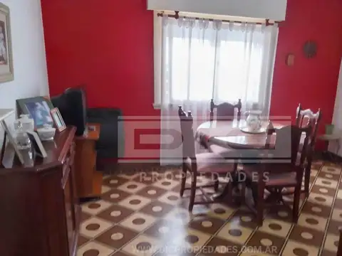 Amancio Alcorta al 1000 entre Soldado de Malvinas y Los Platanos