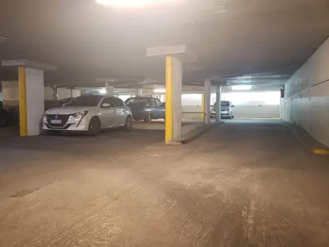 Venta, Cochera cubierta, Monserrat.