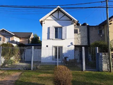 Casa en Venta en Gonnet [Cod: 709]