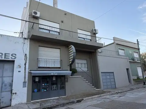 Casa apto profesional en 3 niveles (7 ambientes)  terraza.