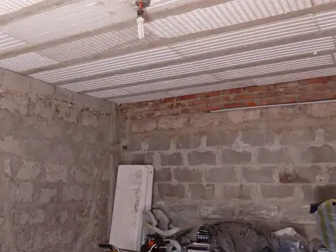 VENDO CASA SOBRE LOTE DE 10 X 31 Mts.