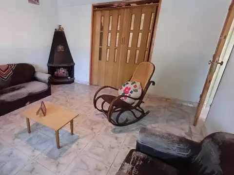 Casa 7 ambientes con 2 baños