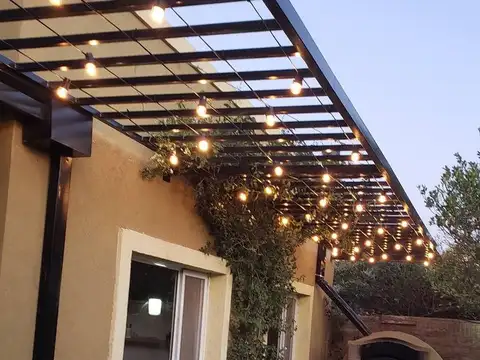 Casa 6 ambientes con 2 baños