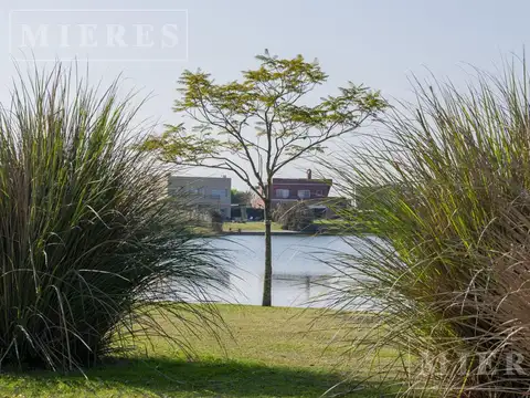 Terreno en Venta de 889,0 m2