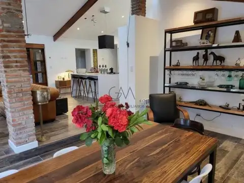 Casa 5 ambientes con 4 baños