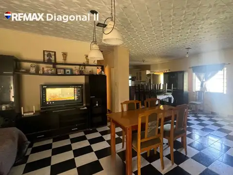 Casa en Venta con 3 cocheras