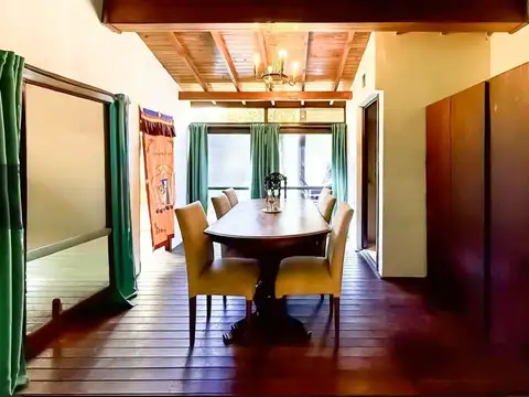 Casa 7 ambientes con 4 baños