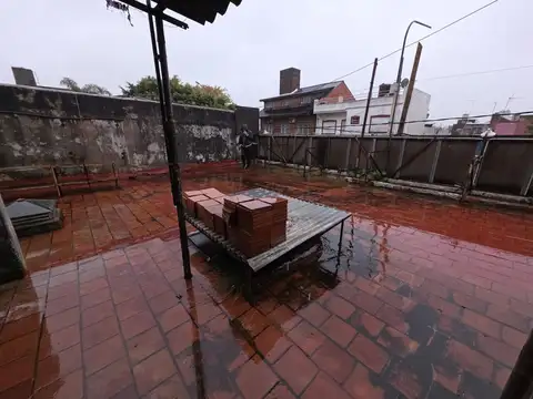 En Venta en Caseros Local Amplio en Esquina con Espacio Aereo F: 10466