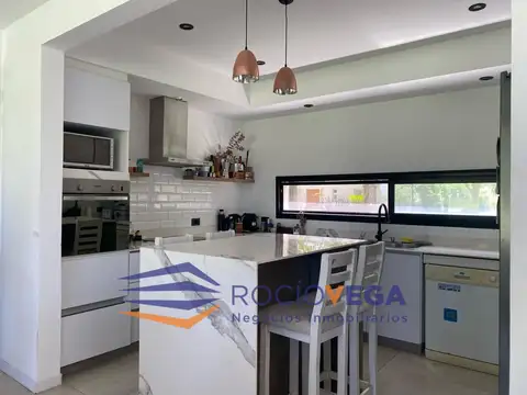 Casa en Venta con 6 cocheras