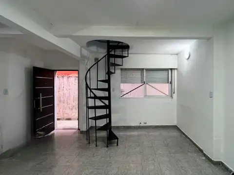 Depto Tipo Casa 4 ambientes con 2 baños