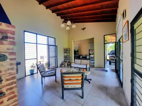 Casa 5 ambientes con 2 baños