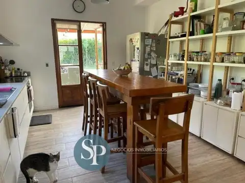 Casa en Venta con 2 cocheras