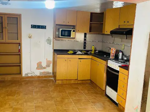 Casa de pasillo unico 2 dormitorios patio y terraza