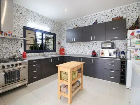 Casa en Venta con 3 cocheras