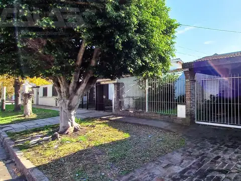 Casa a reciclar en Parque Ayerza, Castelar Norte – Lote propio en la mejor zona