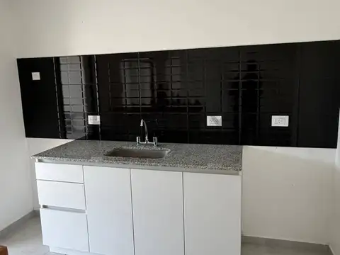 Casa en Alquiler con 1 cochera