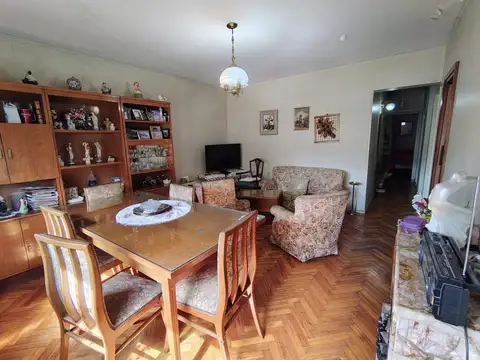 Paraguay 5500, Piso 6