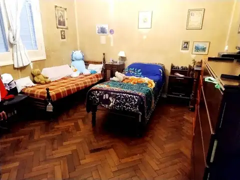 Muy linda casa, cómoda, iluminada. Excelente contexto residencial.