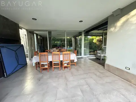 Casa 7 ambientes con 4 baños