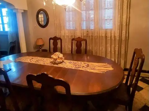 Jose Ingenieros 800, casa de frente, cochera, 1 dorm, patio.