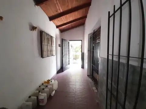 Casa 6 ambientes con 2 baños