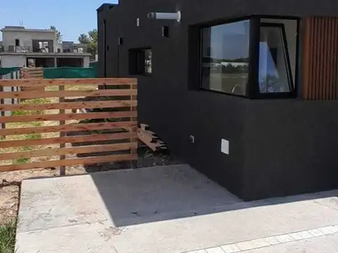 Casa Chalet  en Venta en Santa Sofía, Pilar del Este, Pilar